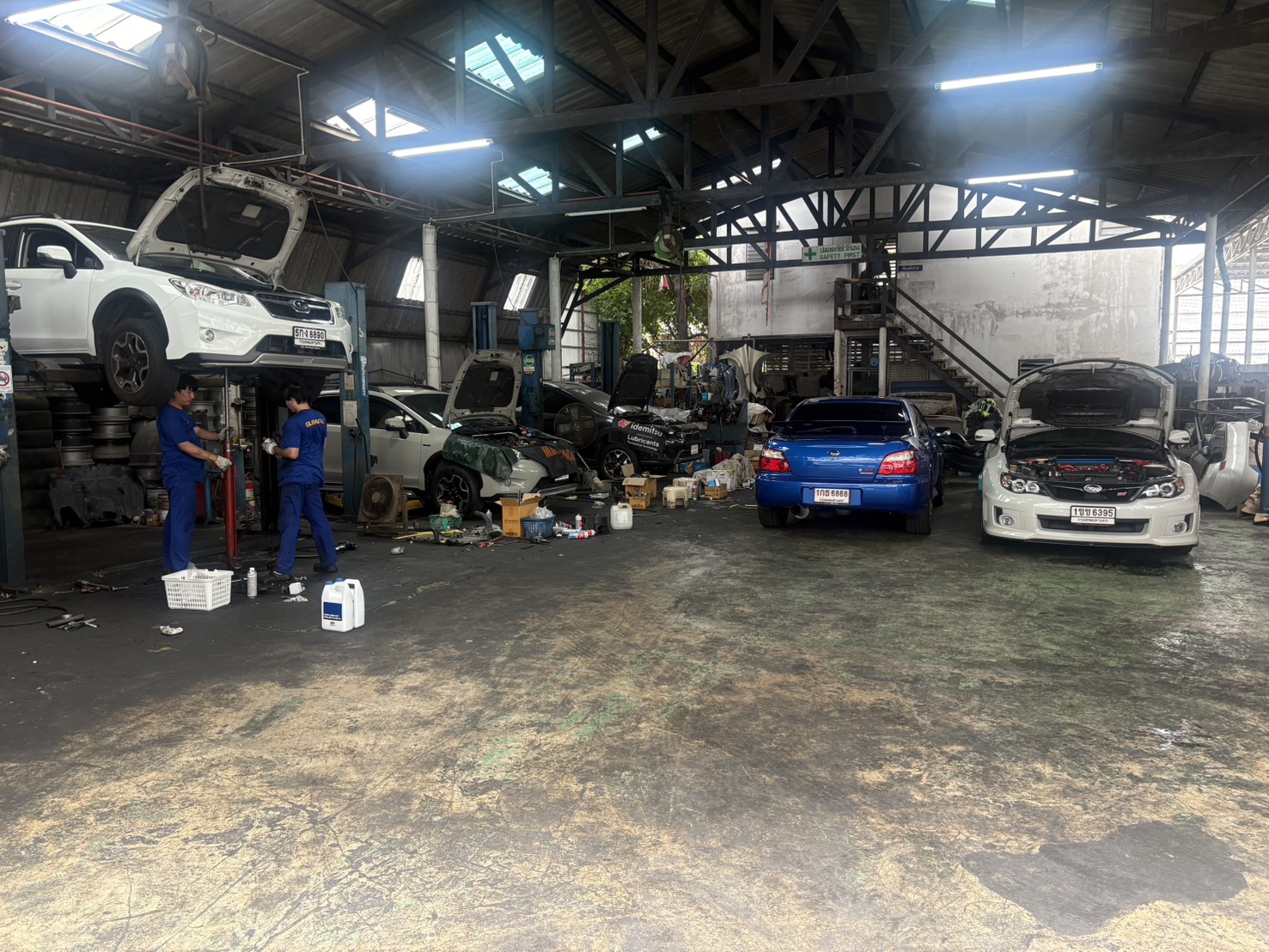 บรรยากาศอู่จริง