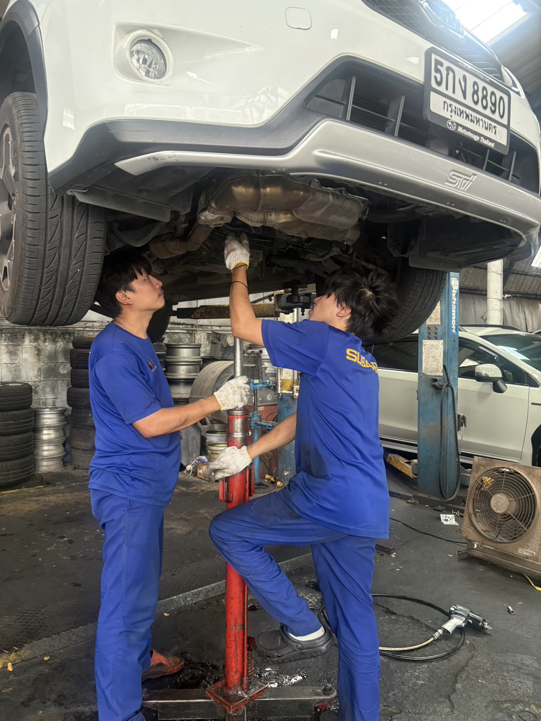 ตรวจใต้ท้องรถ